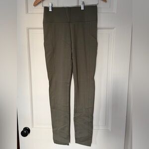 Lou & Grey Olive Cargo Leggings